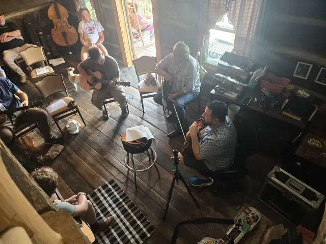 Music afternoon at the BCF cabin — photo 2