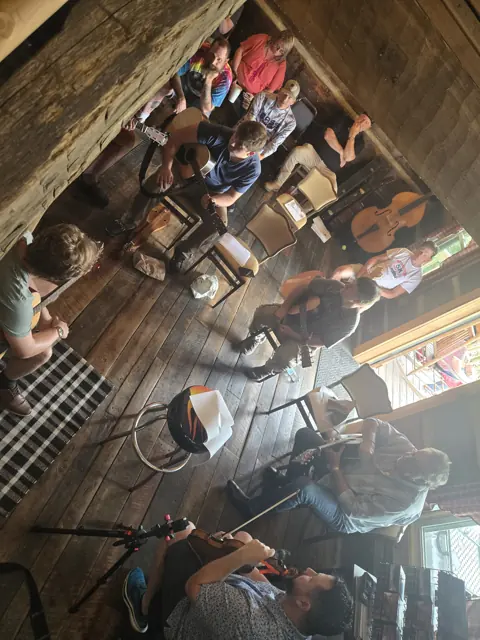 Music afternoon at the BCF cabin — photo 3